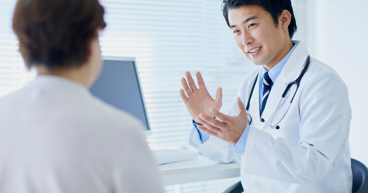 Paciente recibe orientación médica sobre el período ventana de las pruebas de ETS e ITS.